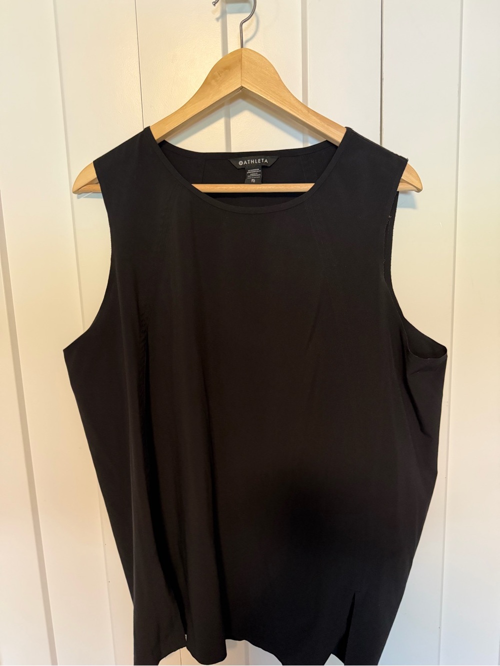 Athleta Black Crewneck Sleeveless Tunic